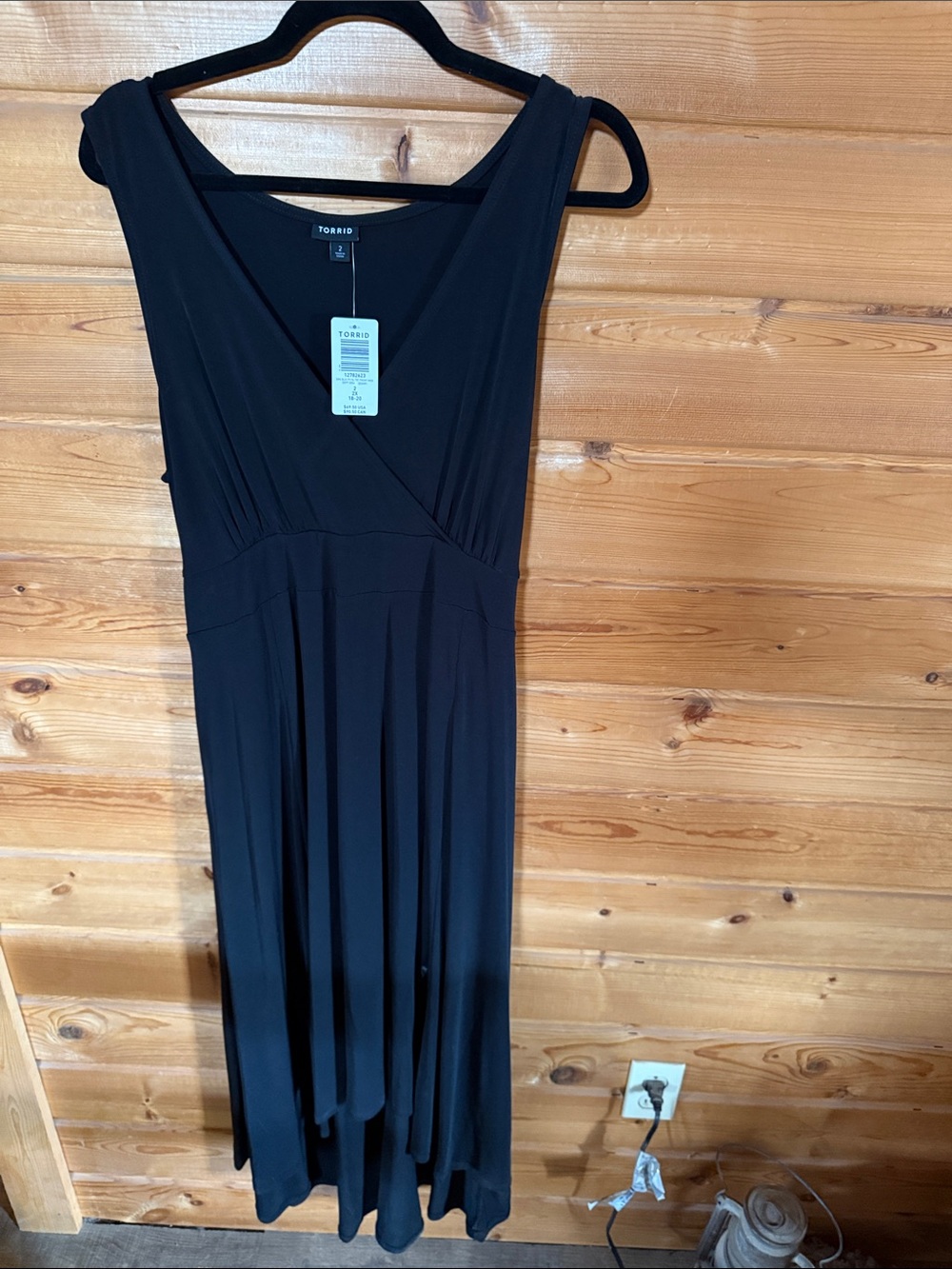 torrid Black Sleeveless V‑Neck Maxi Dress